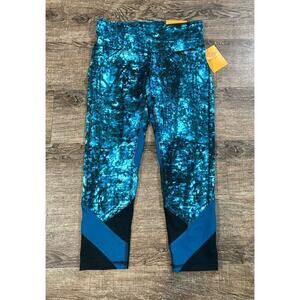 NWT C9 Champion Women’s Freedom Tight Capri Leggings Duo Dry Size XS
